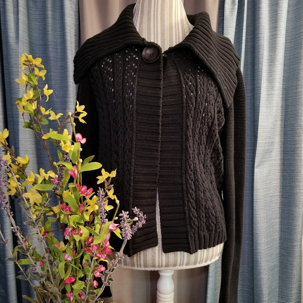 🌻🌺🌻CALVIN KLEIN BELL SLEEVE KNIT SWEATER!!